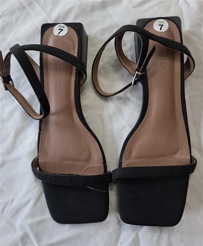 NWOT Gabrielle Union 7 Block Heel Sandals Ankle Strap Black 131446