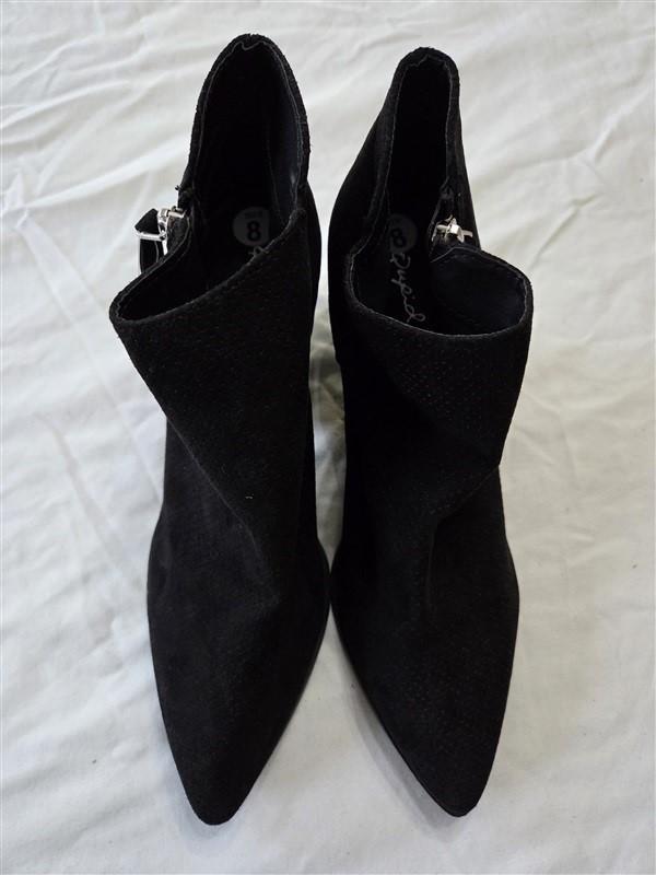 NWOT Qupid 8 Malone Black Dotted Faux Suede Ankle Boots 131448