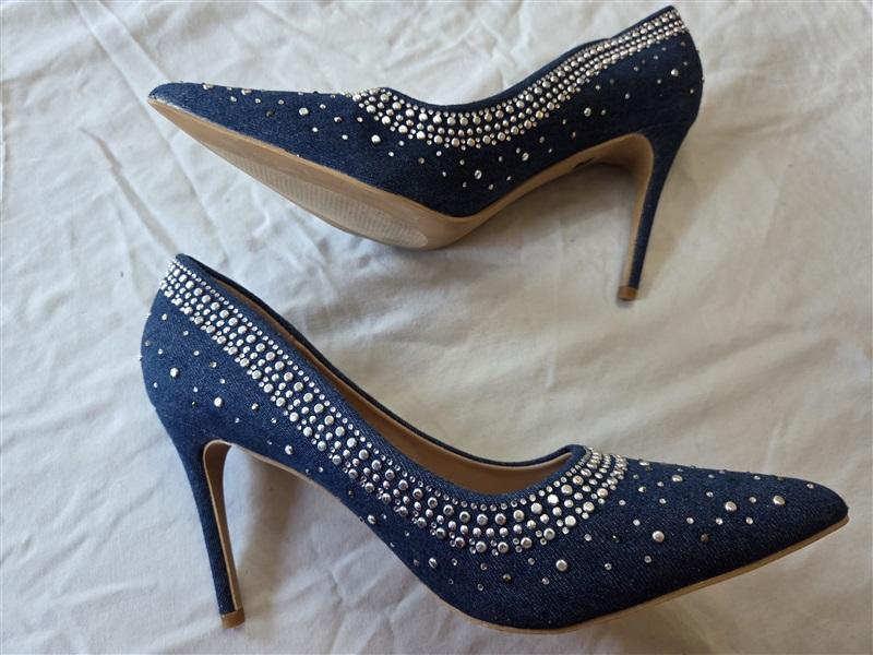 NWOT New York & Co 8.5 Denim & Rhinestone Stud Heeled Pumps 131449