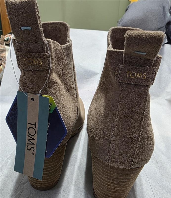 NWTD Tom's 9 Kelsey Wedge Suede Booties Ankle Boots 131450