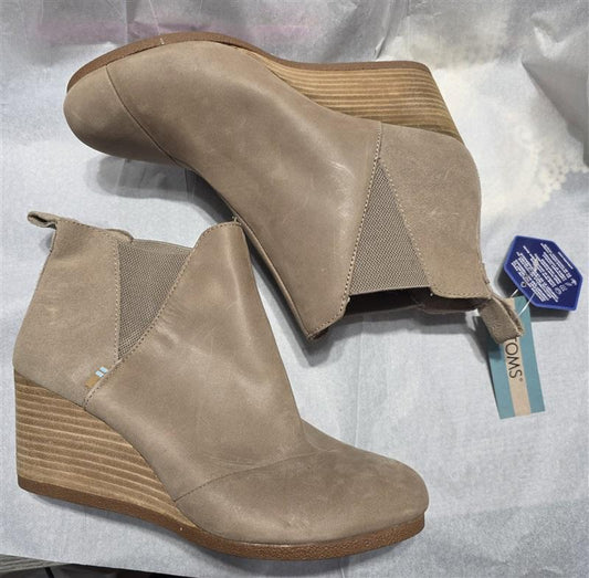 NWTD Tom's 9 Kelsey Wedge Suede Booties Ankle Boots 131450
