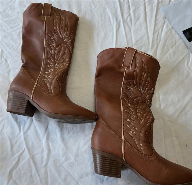 NWOT Qupid 5.5 Cowboy Western Tan Faux Leather Boots 131452