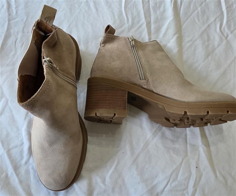 NWOT Lucky Brand 7.5 Sumah Suede Leather Tan Lug Ankle Boots 131458