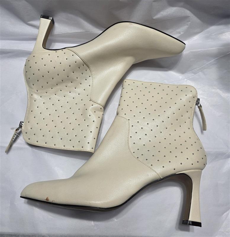 NWOT Adrienne Vittadini 8.5 Spike Heel Pointy Toe Ivory Ankle Stud Boot131460
