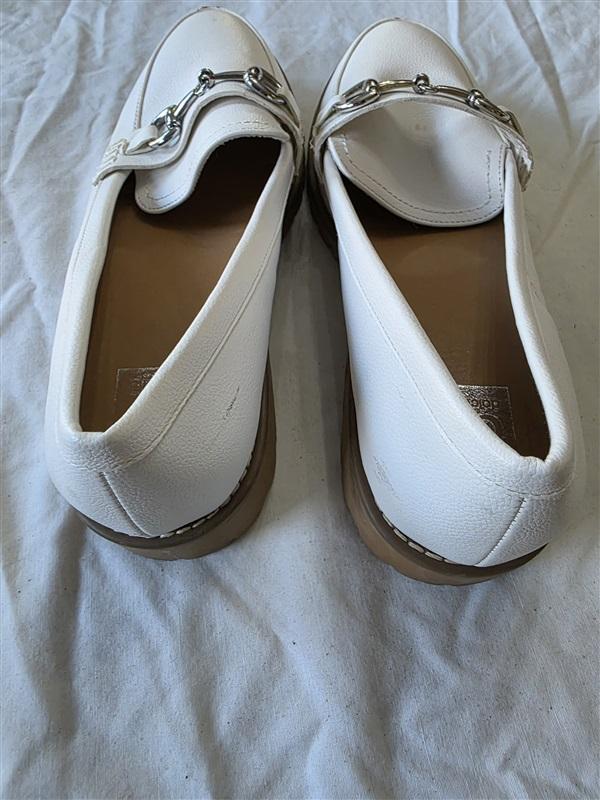 NWOT DV Dolce Vita 10 Lug Sole Horse Bit Leather Loafers Ivory 131461
