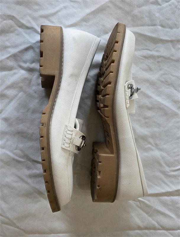 NWOT DV Dolce Vita 10 Lug Sole Horse Bit Leather Loafers Ivory 131461