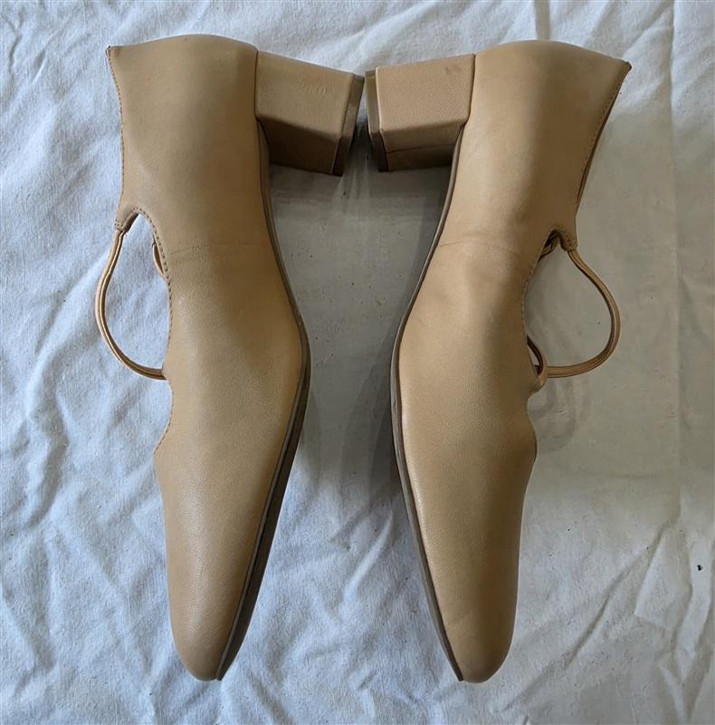 NWOT Trotters 8 Beige Strappy Leather Pumps 131465