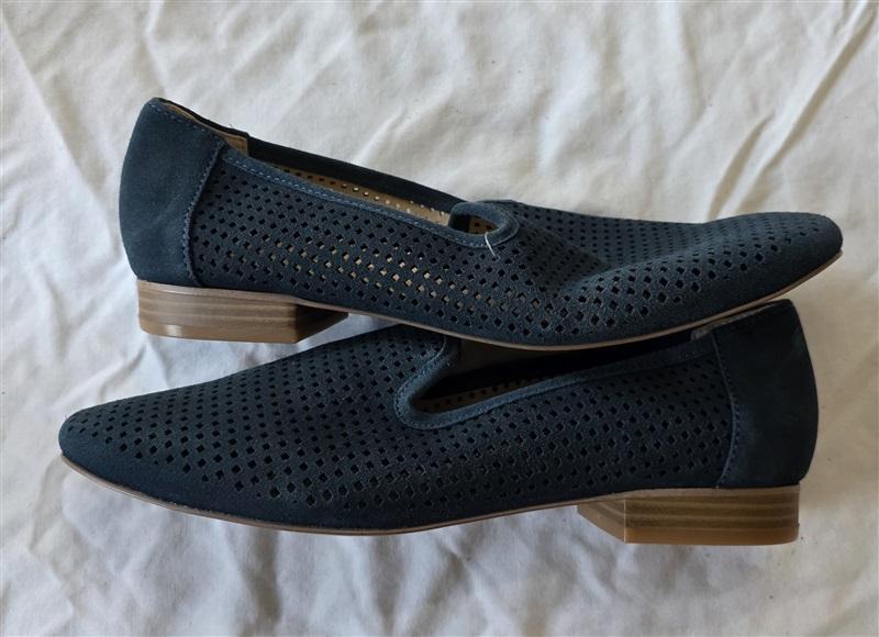 NWOT Violet & Red 8 Perforated Blue Suede Loafers Flats 131467