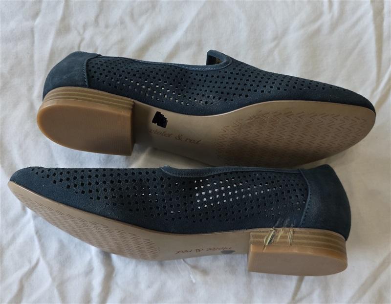 NWOT Violet & Red 8 Perforated Blue Suede Loafers Flats 131467