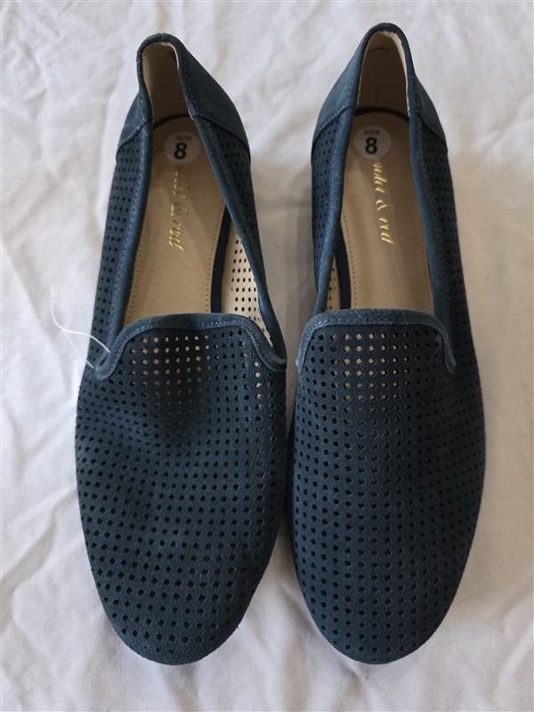 NWOT Violet & Red 8 Perforated Blue Suede Loafers Flats 131467