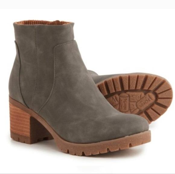 NWOT Korks by Kork Ease 11 Esmerelda Taupe Nubuck Chelsea Lug Heel Boots 131482