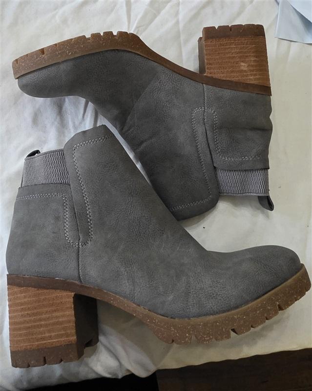 NWOT Korks by Kork Ease 11 Esmerelda Taupe Nubuck Chelsea Lug Heel Boots 131482