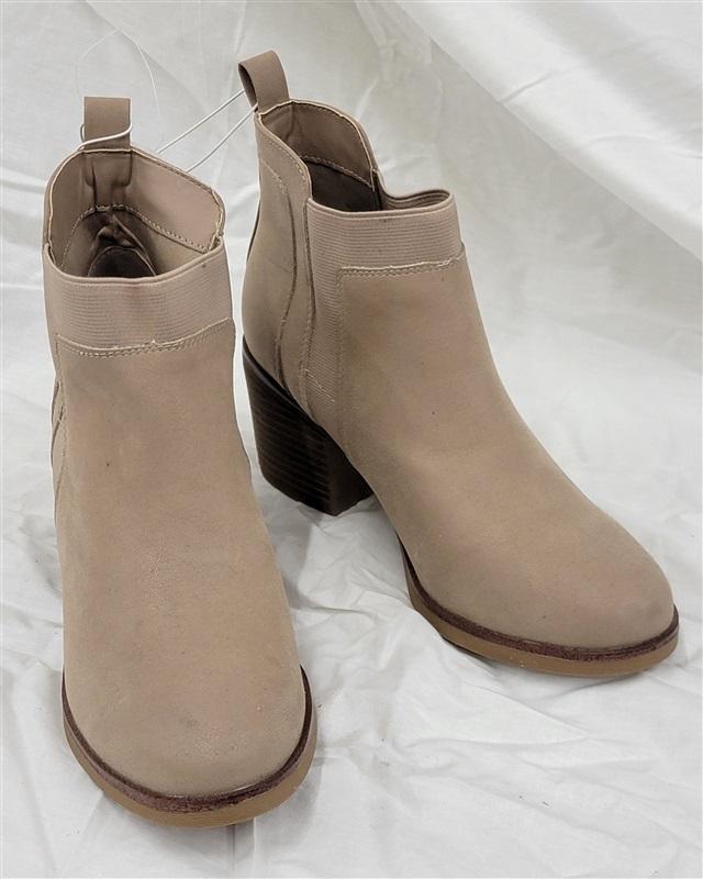 NWOT Mia 8.5 Eloise Faux Leather Buff Ankle Boots 131486