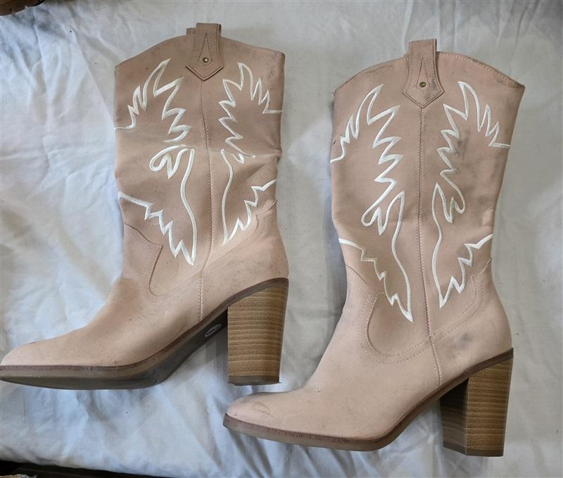 NWOT Maurices 9 Dolly Faux Suede Stacked Heel Cowboy Boots 131494