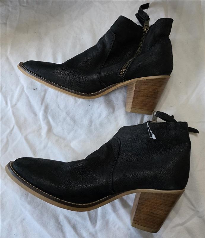 NWOTD Urban Outfitters 9 Stacked Heel Ankle Boots Black 131502