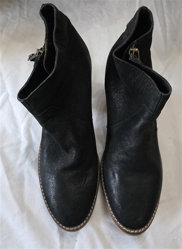 NWOTD Urban Outfitters 9 Stacked Heel Ankle Boots Black 131502