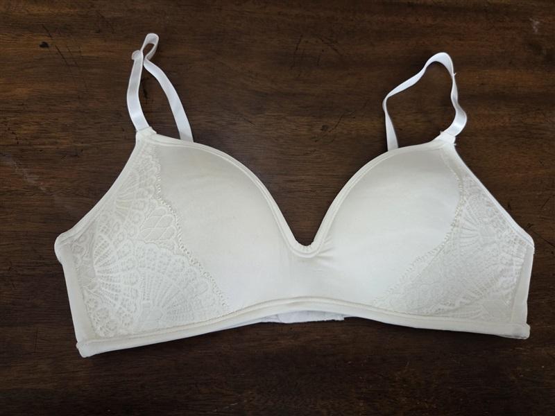 NWOt Parisian 34B Cushion Comfort Wirefree Contour Bra Ivory Lace 131506