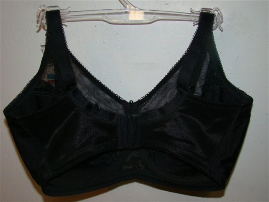 NWOT Wacoal 34DD Feather 85121 Embroidery Underwire Bra Black 131542