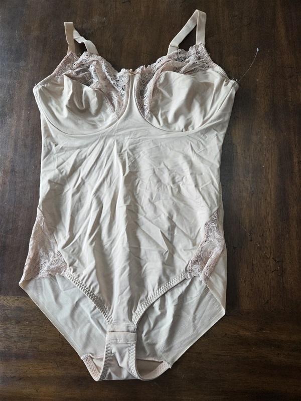 NWOT Miraclesuit 42DD Extra Firm Shape Away Lace Bodybriefer 2840 Beige 131562
