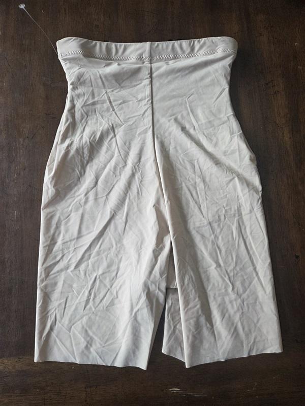 NWOT Maidenform SM Sleek Smoothers High Waist Shorty DM2561 Beige 131568