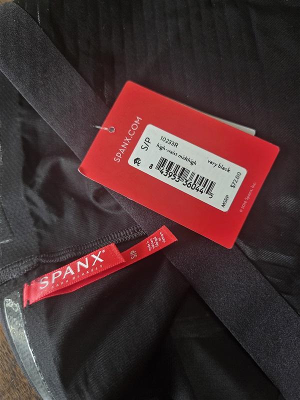 NWOT SPANX S Invisible High-Waisted Mid-Thigh Short 131572