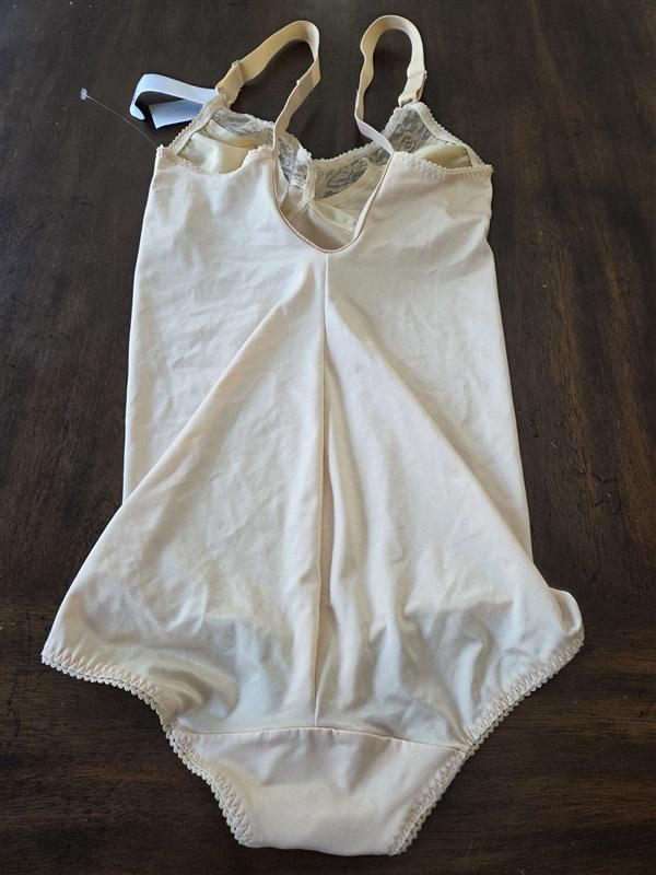 NWT RAGO 38C Body Briefer Medium Shaping 9190 Beige 126863