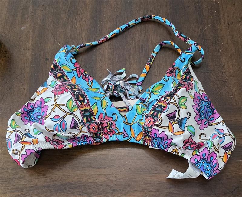 NWT Nanette Lepore M Rosarito Triangle Bikini Top Halter 131640