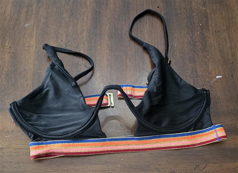 NWOT Lovers & Friends M Underwire Black Bikini Swim Top Stripe Band 131642