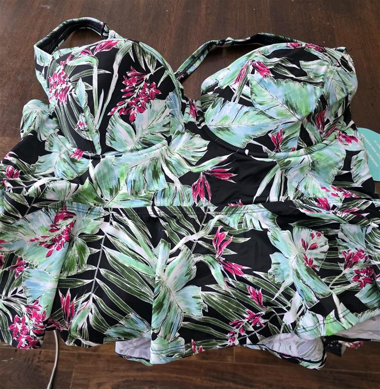 NWT Torrid 4X Tropical Bird of Paradise Peplum Tankini Swim Top 131649