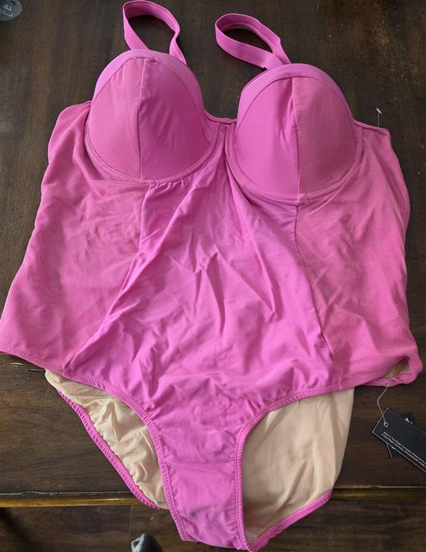 NWT Paramour 4X Underwire Mesh 1PC Swimsuit Pink 131651