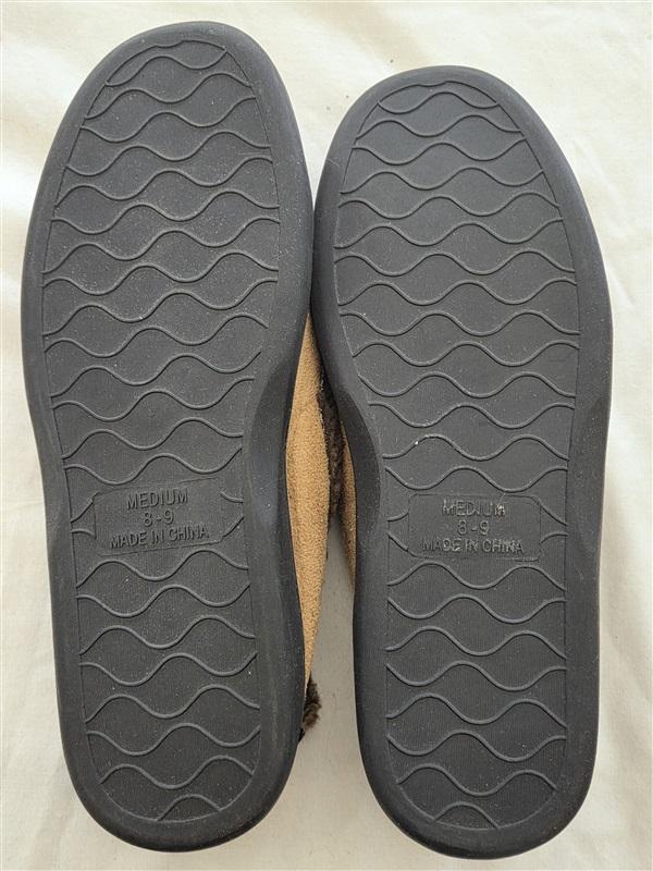 NWOT Fruit Of The Loom 8-9 Mens Microsuede Venetian Slippers Beige 131699