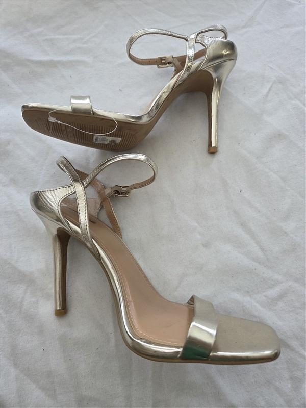 NWOTD Express 8 Ankle Strap Heeled Dress Sandals Gold 131700