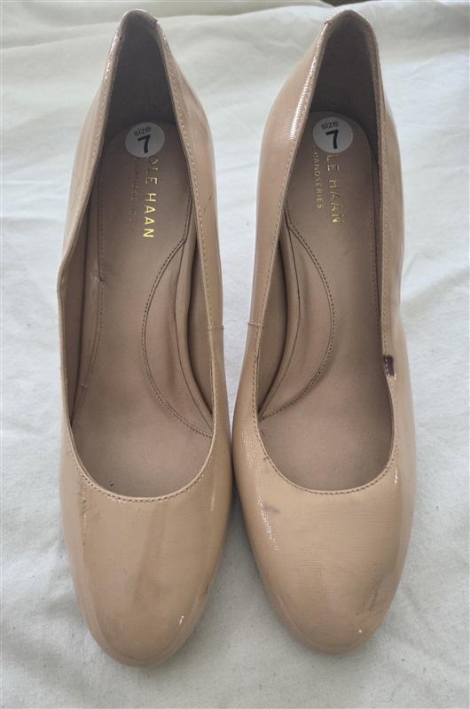 NWOTD Cole Haan 7 Gabbie Nude Beige Rounded Toe Patented Leather Pumps 131701