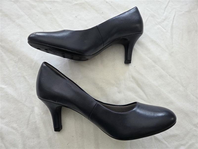 NWOTD Life Stride 6 Soft System Blue Rounded Toe Faux Leather Pumps 131702