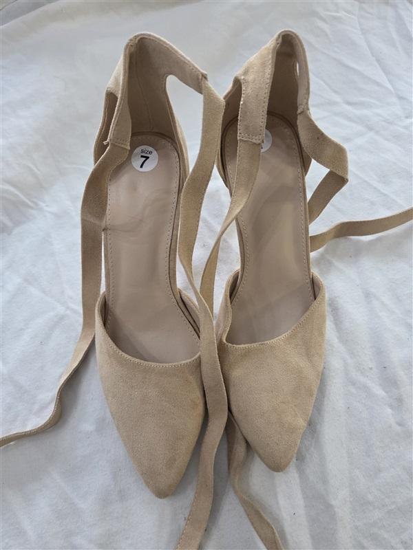 NWOT Classic 7 Pointed Toe Faux Suede Leather Tan Ankle Tie Pumps 131716