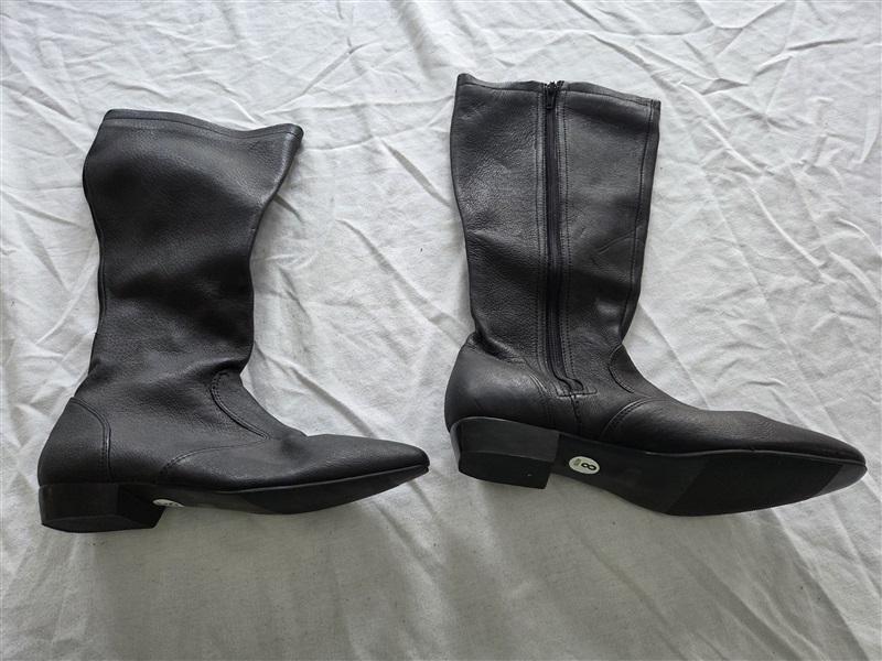 NWOT Passports 8 Leather Low Heel Black Slouch Boots 131735