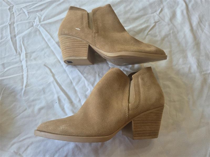 NWOT Dolce Vita 7 Cowboy Heeled Pointy Toe Faux Suede Bootie 131742