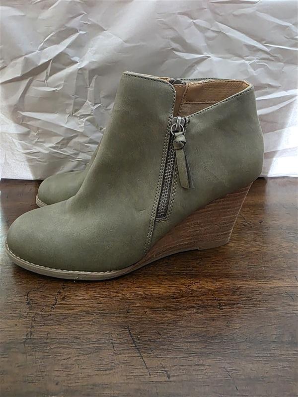 NWOT Report Guine 7.5 Wedge Booties Ankle Boots Olive Green 131744