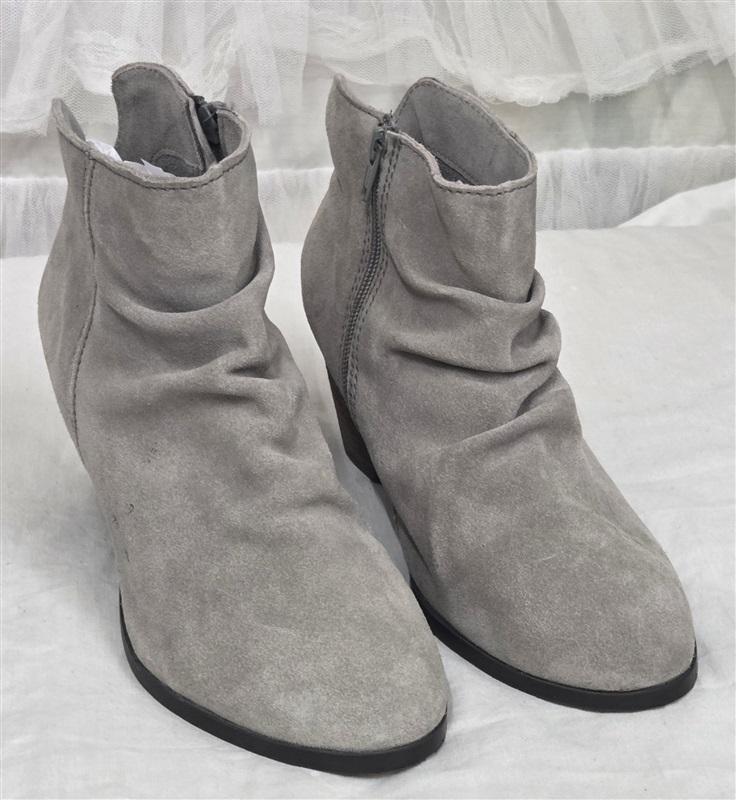 NWOT Diba 7 Gray Suede Stacked Heel Slouch Ankle Boots 131745