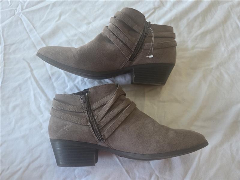 NWOT Style & Co 8 Willow Microfiber Block Heel Ankle Boots Taupe 131746