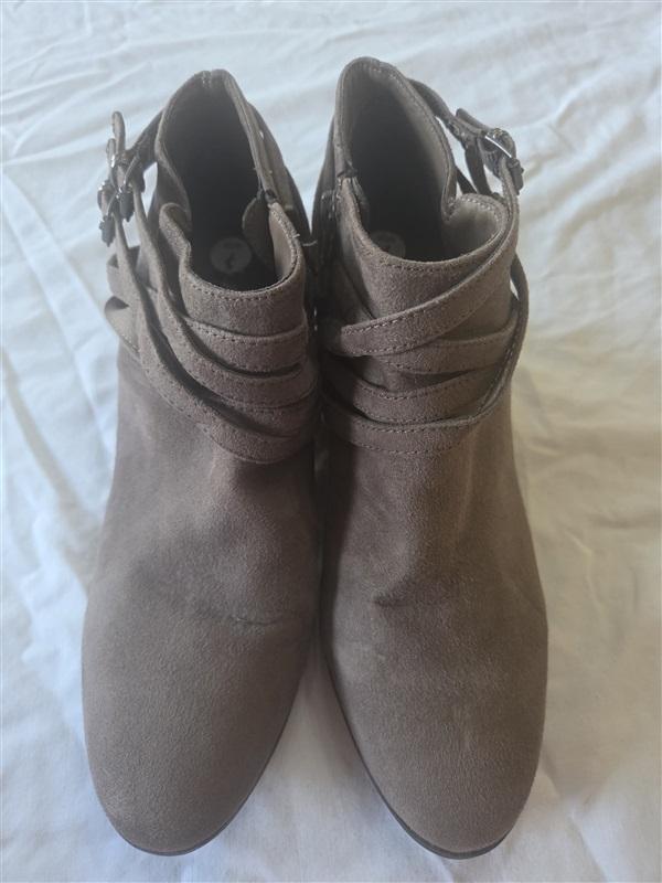 NWOT Style & Co 8 Willow Microfiber Block Heel Ankle Boots Taupe 131746