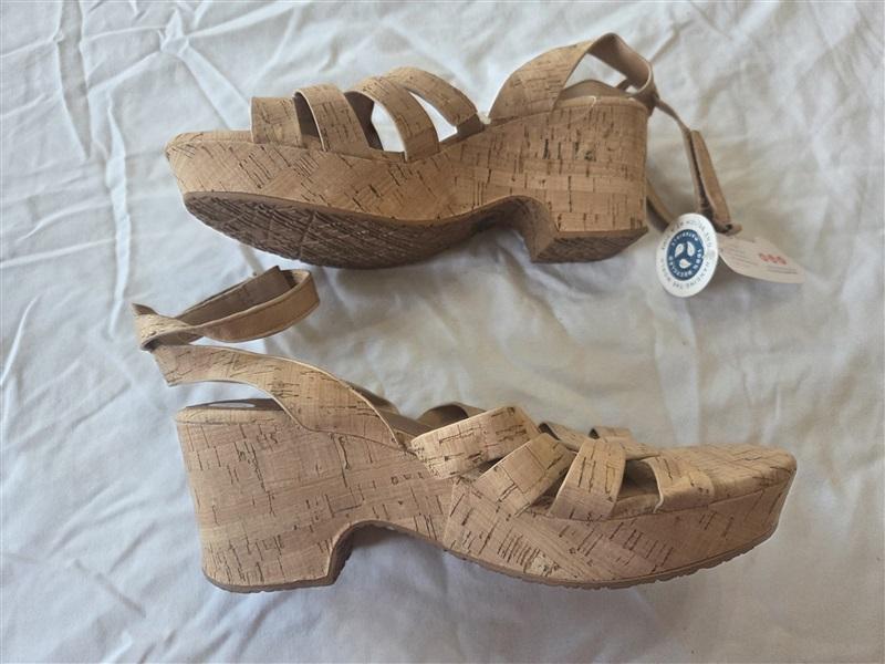 NWT BareTraps 8 Bonita Cork Ankle Wrap Sandals 131750