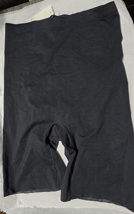 NWT Wacoal S Beyond Naked Thigh Shaper 805330 Black 131758