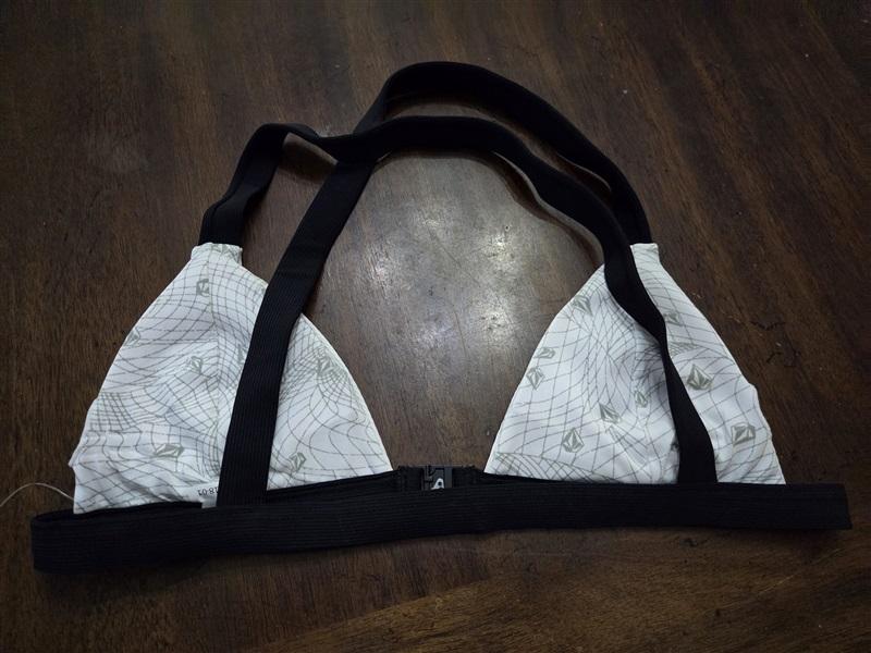 NWOT Volcom Simply Ribbed M V-Neck Triangle Reversible Bikini Swim Top 131876