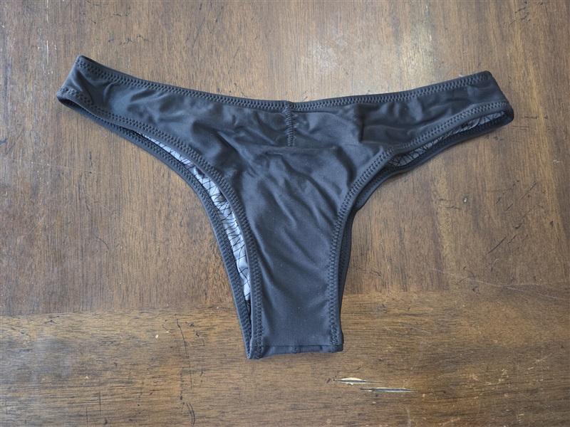 NWOT Volcom Simply Solid XS Black Ruched Cheeky Bikini Swim Bottoms 131888