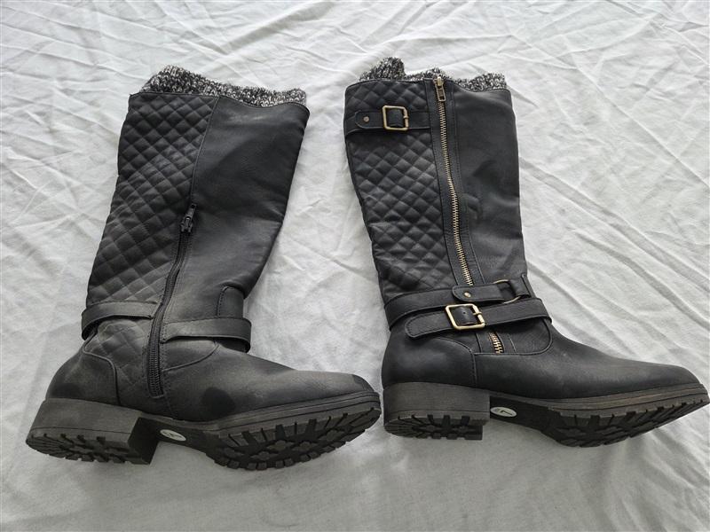 NWOT Just Fab 7 Cayte Quilted Lug Sole Black Buckle Riding Boots 131903