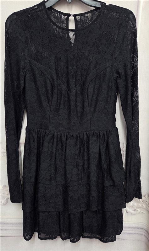 NWOT Tabby Lace Ruffle Tiered Crew Neck Long Sleeve Mini Dress Black 131918