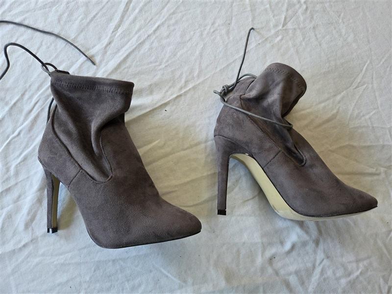 NWOTD Rebels 6.5 Genoveva Faux Suede Spiked Heeled Bootie Gray 132168
