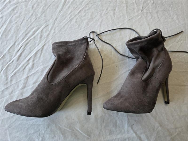 NWOTD Rebels 6.5 Genoveva Faux Suede Spiked Heeled Bootie Gray 132168