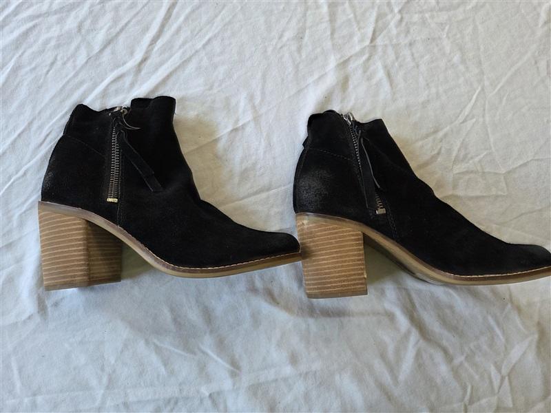 NWOT Dolce Vita 9 Stacked Heel Ankle Boots Black Suede 132169